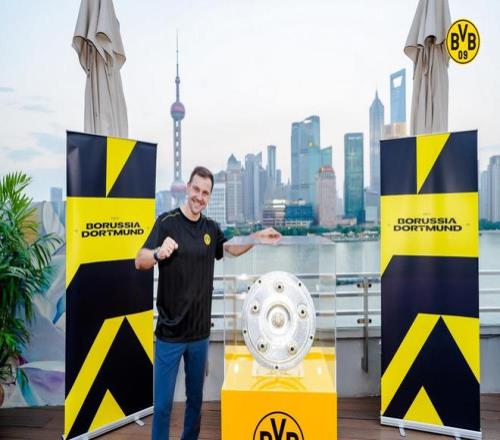 这一次以足球之名造访上海，波尔和樊振东火锅话友情